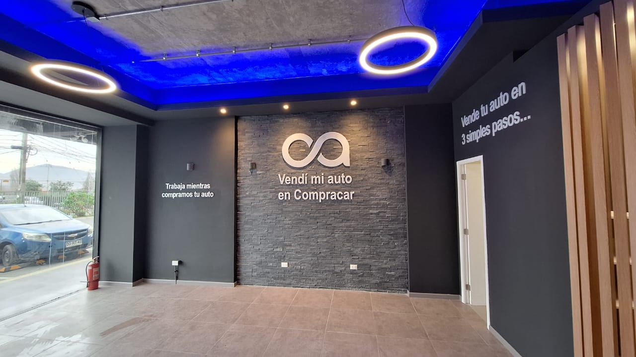 Habilitación de sucursal Compracar en Maipú realizada por ArqSol Construcciones